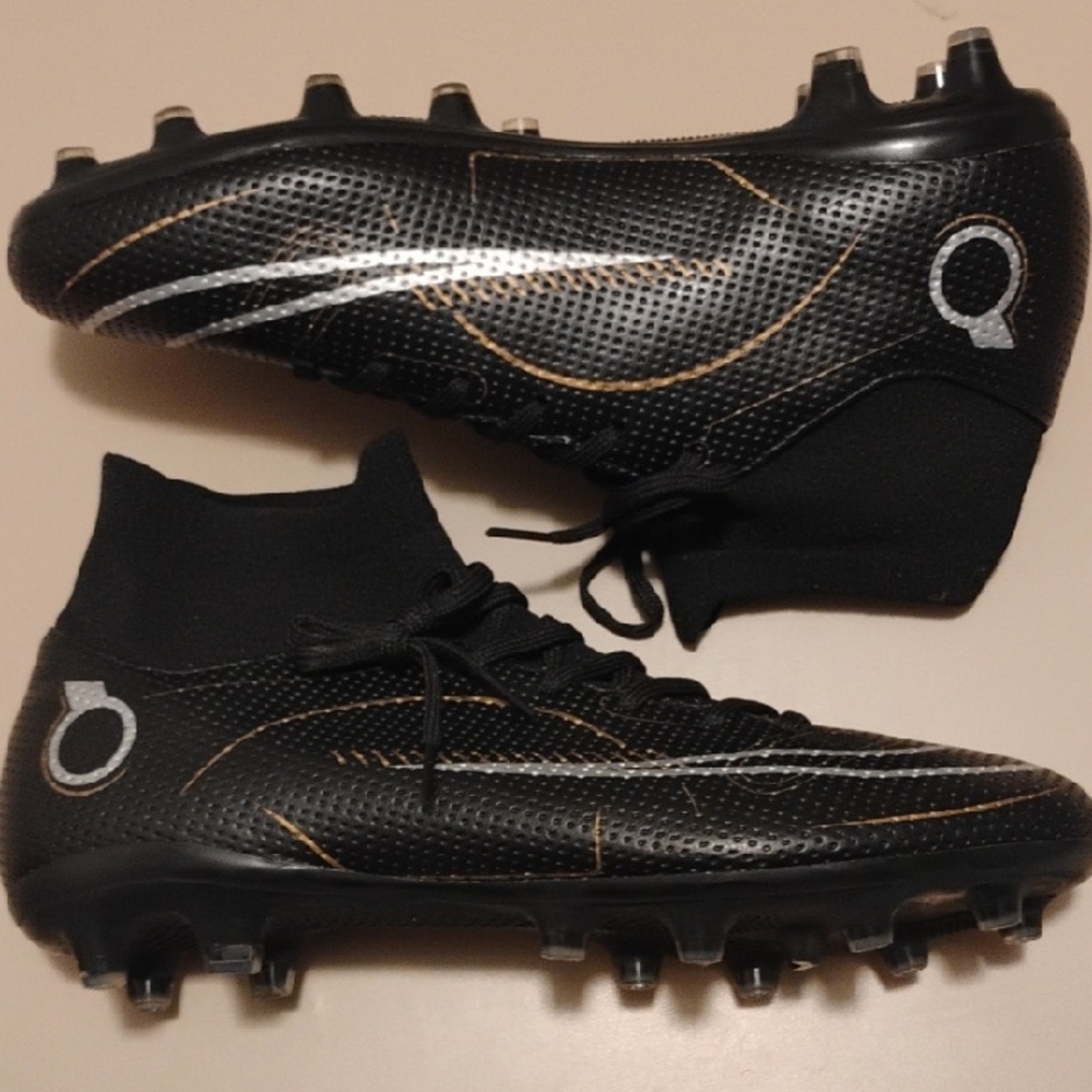 New Jiebuniao Black and Gold Soccer Cleats